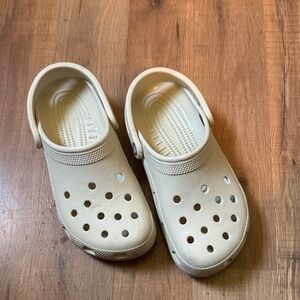 CROCS Classic Clog in Cream White